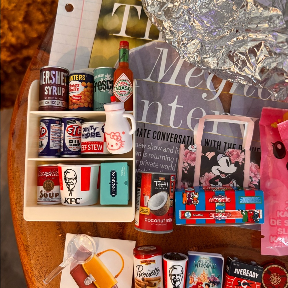 Miniature Wall Decor Set with Assorted Colors mini brands galore! Yay